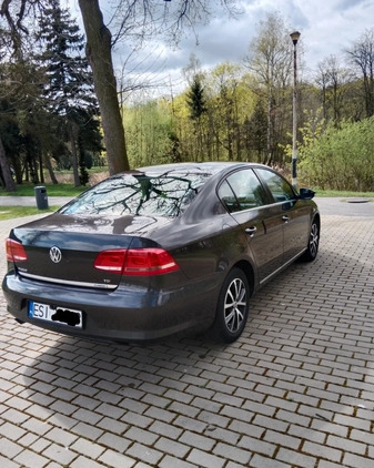 Volkswagen Passat cena 28300 przebieg: 268000, rok produkcji 2011 z Sieradz małe 254